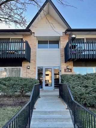 17A Kingery Quarter #102, Willowbrook, IL 60527