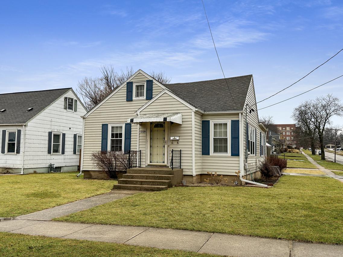 1229 S Blackhawk Ave., Freeport, IL 61032