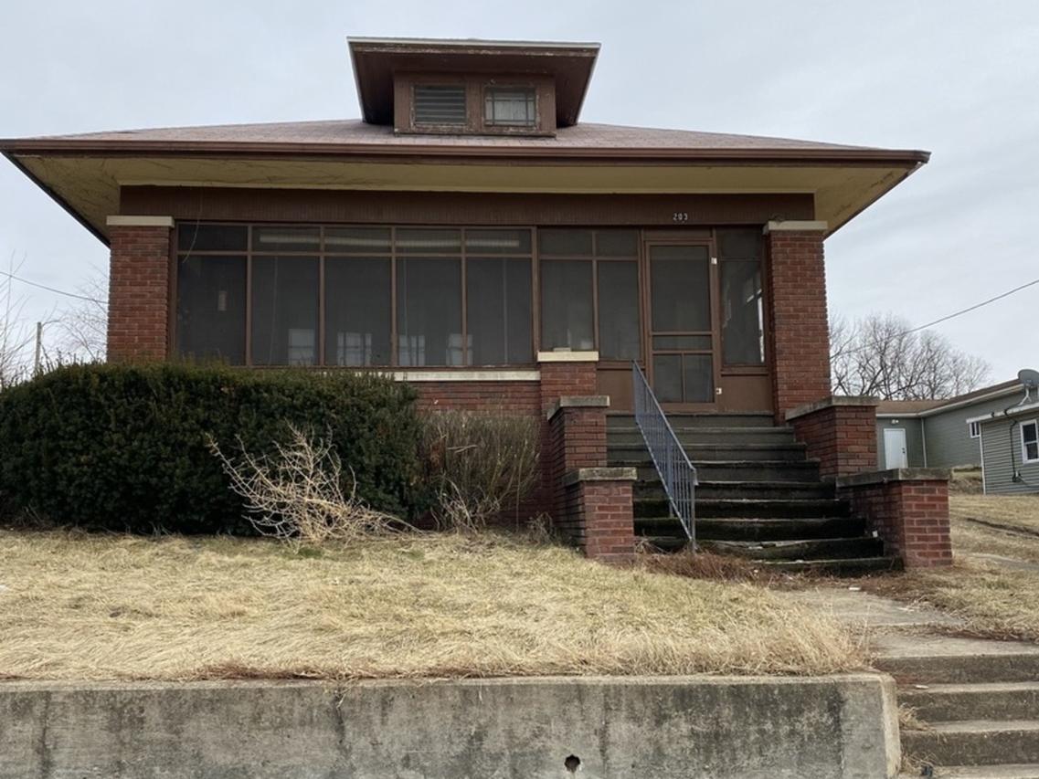 203 S Main St., Walnut, IL 61376