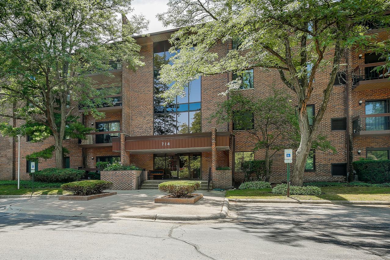 714 Walnut Dr. #205, Darien, IL 60561