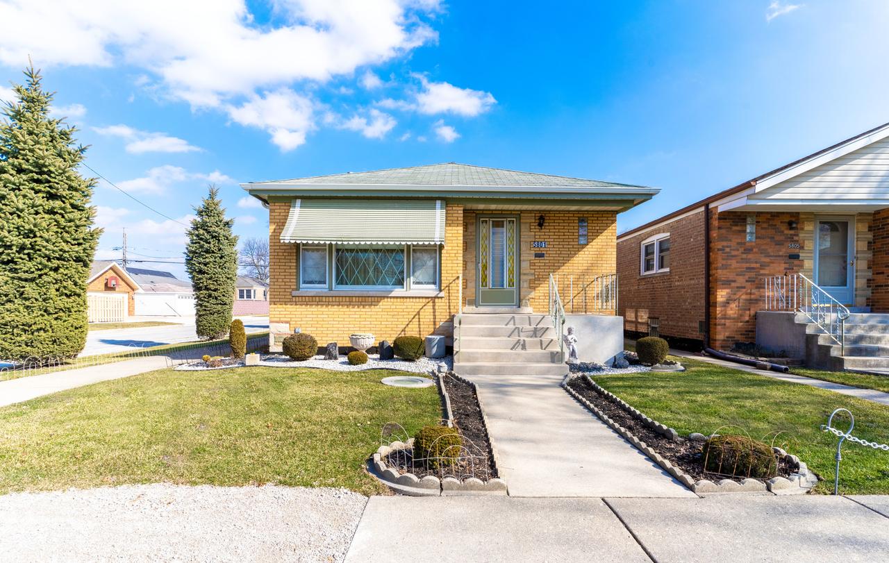 5801 S Neenah Ave., Chicago, IL 60638