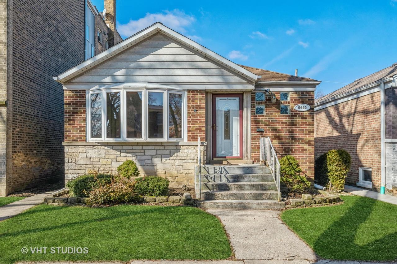 6440 N Whipple St., Chicago, IL 60645