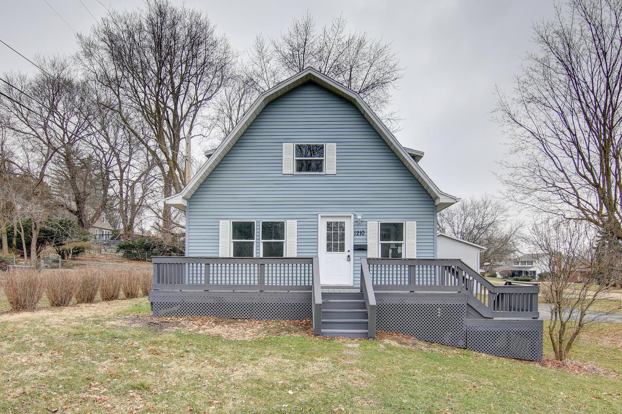 1210 Sun Vu Dr., Freeport, IL 61032