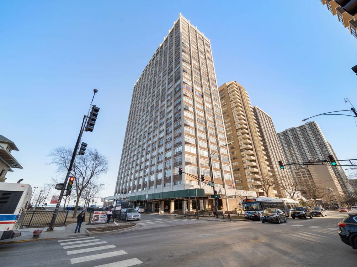 6171 N Sheridan Rd. #2407, Chicago, IL 60660