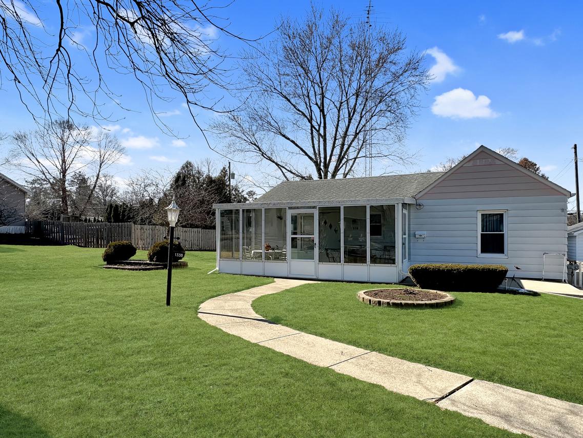 1338 S Burchard Ave., Freeport, IL 61032