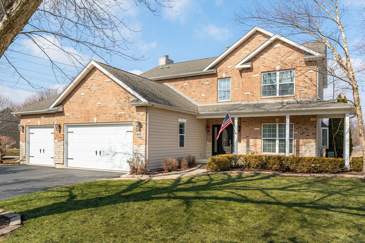 680 Blackthorn Dr., Crystal Lake, IL 60014