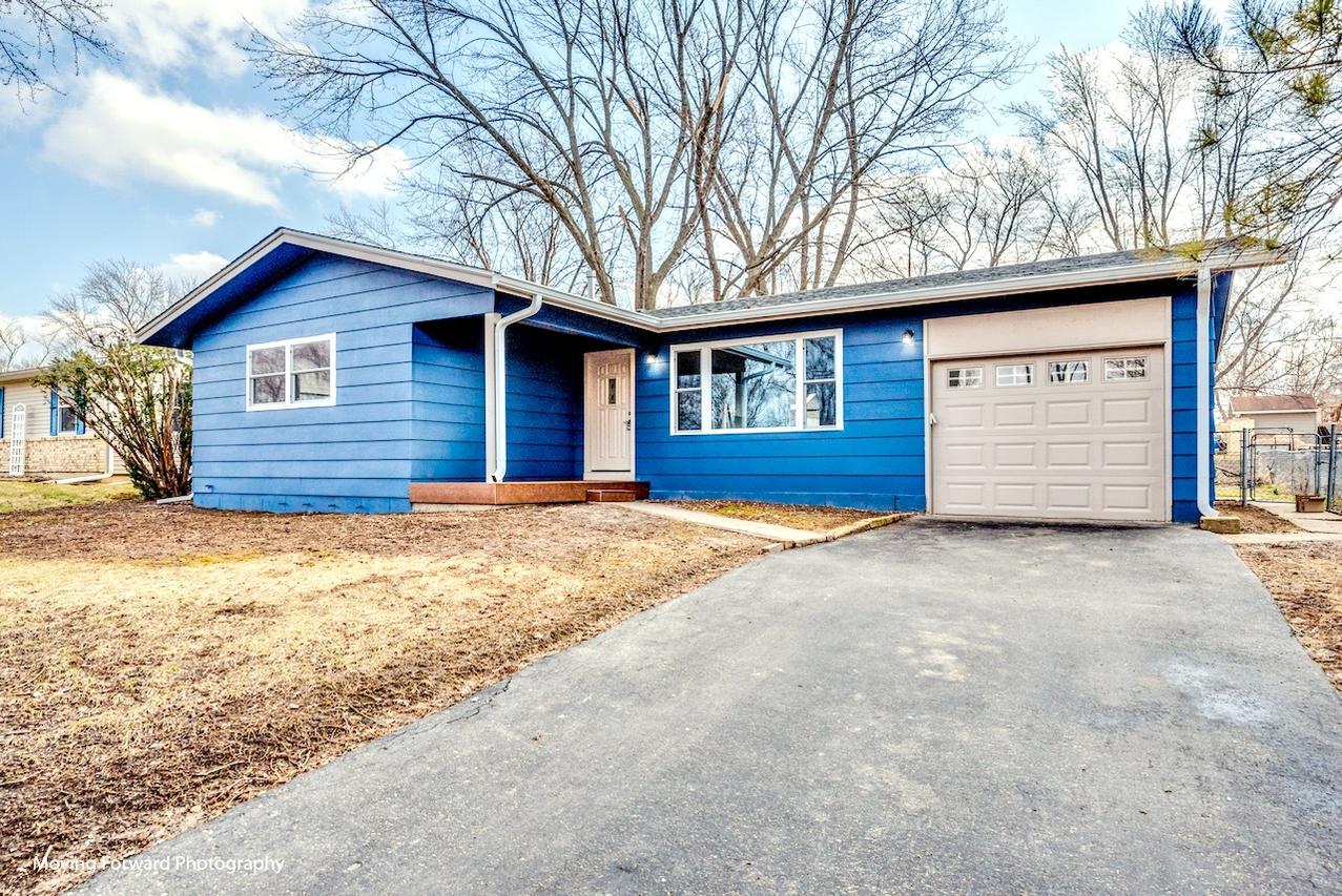 169 Pheasant Tr., Carpentersville, IL 60110
