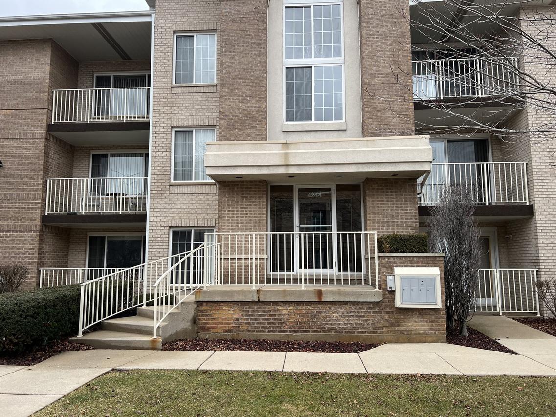 4244 W 77th St. #101, Chicago, IL 60652