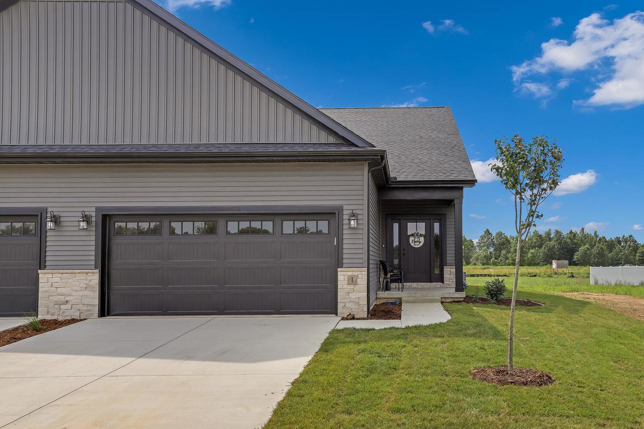 1 Prairie Tr., Monticello, IL 61856