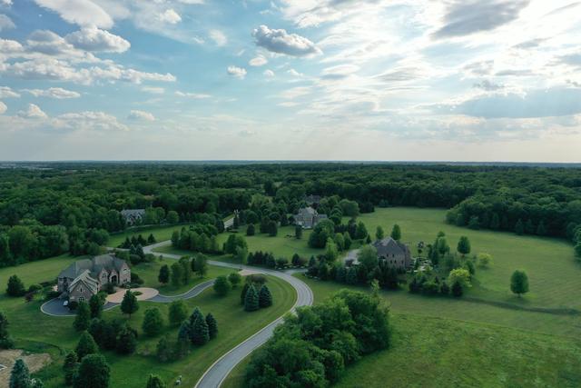 110 Remington Dr., Barrington Hills, IL 60010
