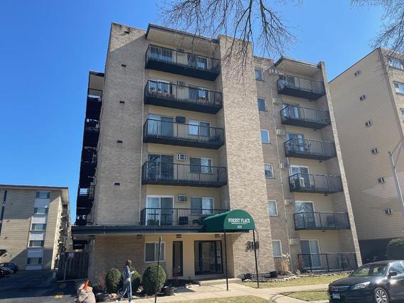 310 Lathrop Ave. #208, Forest Park, IL 60130