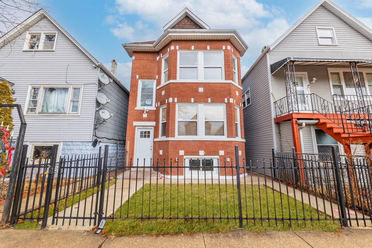 4951 S Hoyne Ave., Chicago, IL 60609