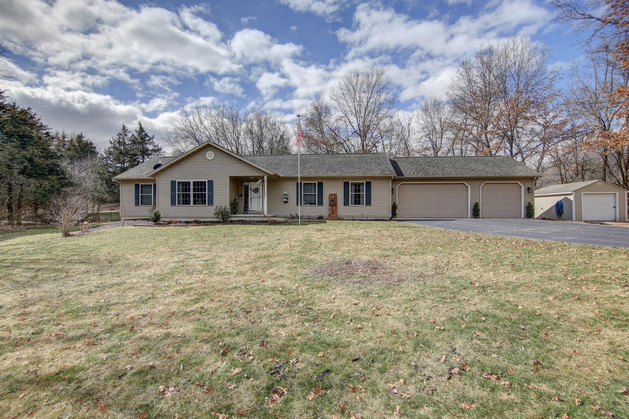 413 Saint Francis Dr., Dixon, IL 61021