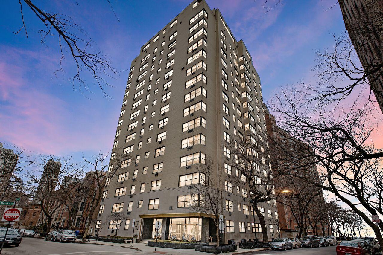 1335 N Astor St. #4A, Chicago, IL 60610