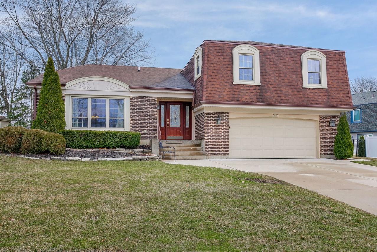 2255 Appleby Dr., Wheaton, IL 60189
