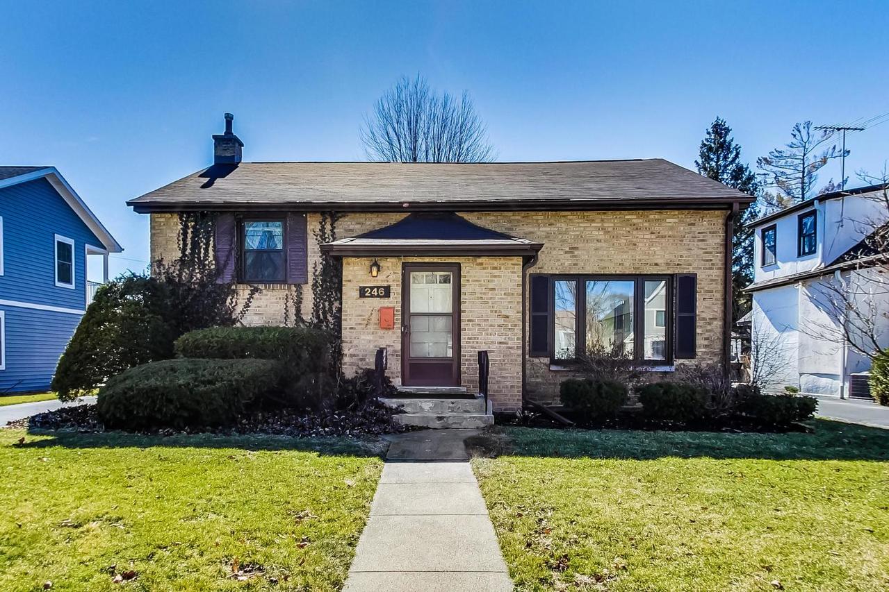 246 E Cayuga Ave., Elmhurst, IL 60126