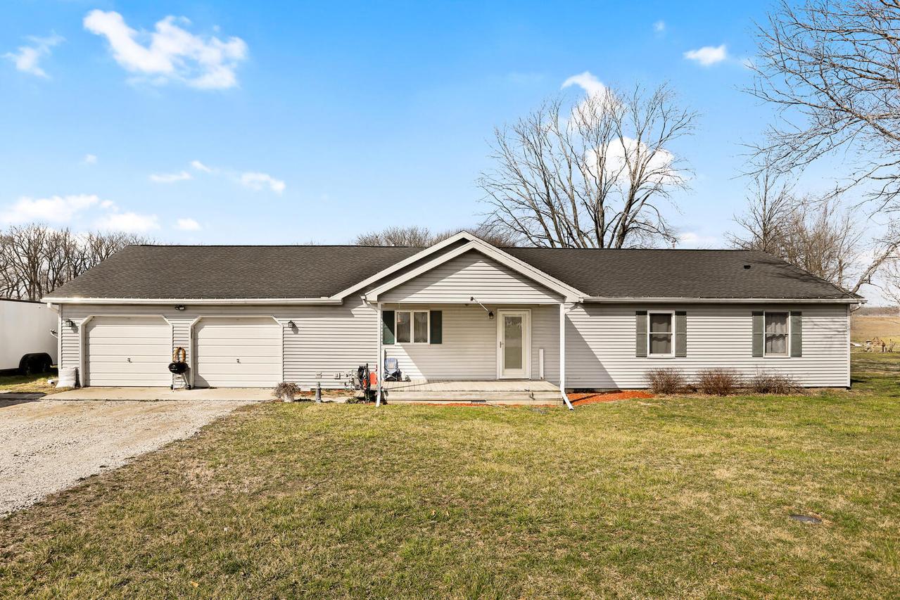 910 County Road 590 East, Tuscola, IL 61953