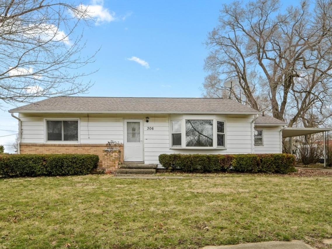 306 W Commercial St., White Heath, IL 61884