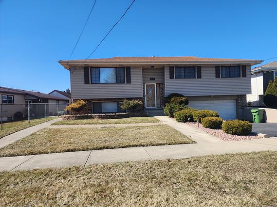 9048 Crescent Ct., Oak Lawn, IL 60453