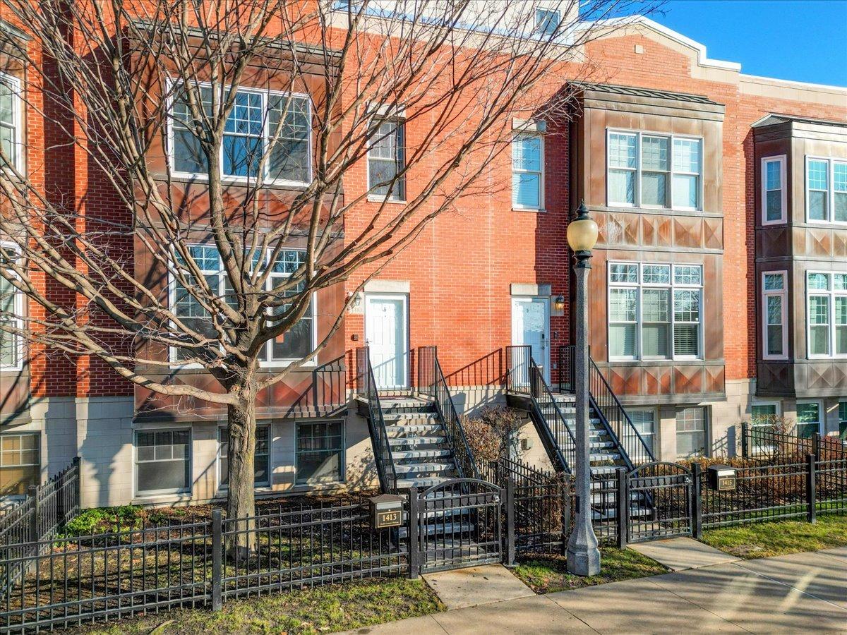 1413 S Campus Pkwy., Chicago, IL 60608