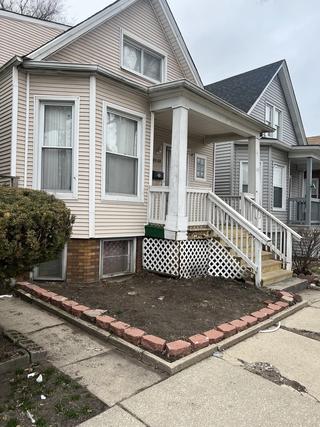 7832 S Saint Lawrence Ave., Chicago, IL 60619
