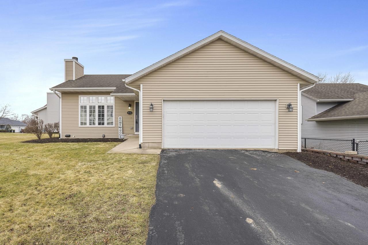 814 S Oak Creek Dr., Genoa, IL 60135