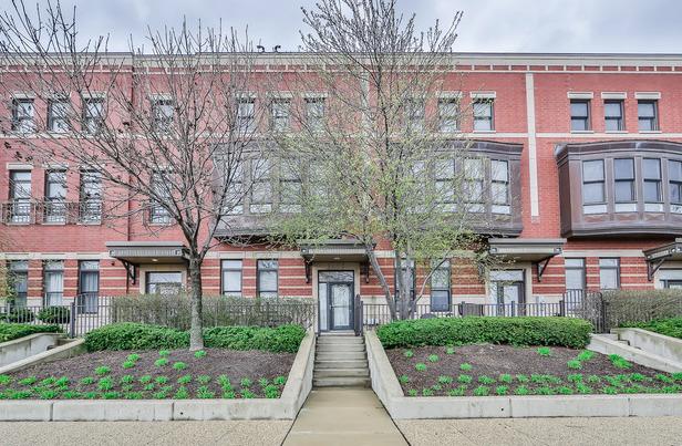 1015 N Riverwalk St., Chicago, IL 60610