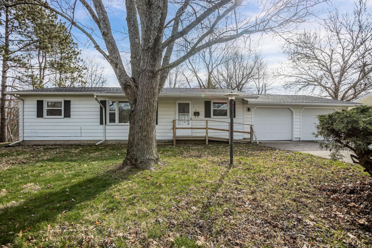 511 N Walnut St., Villa Grove, IL 61956