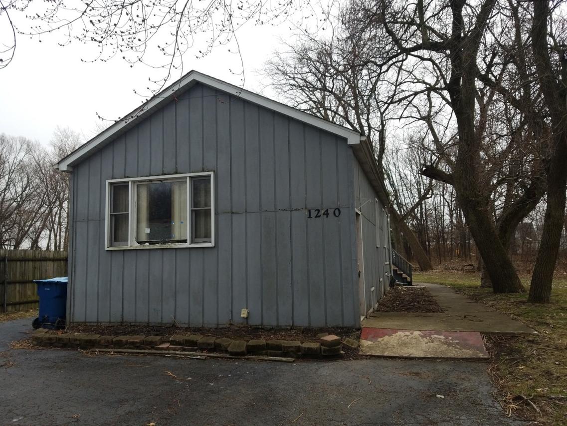 1240 Edgewood Dr., Calumet City, IL 60409