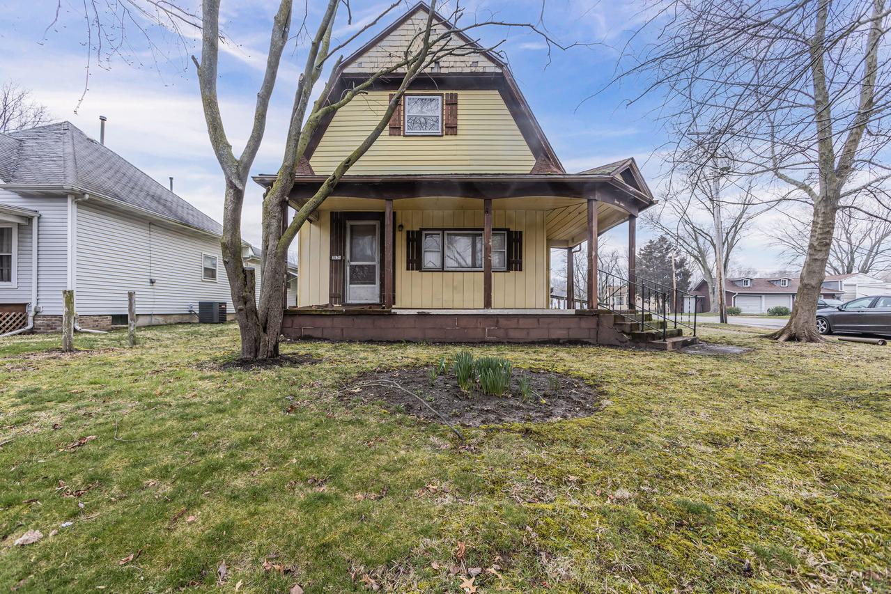 312 Front St., Villa Grove, IL 61956