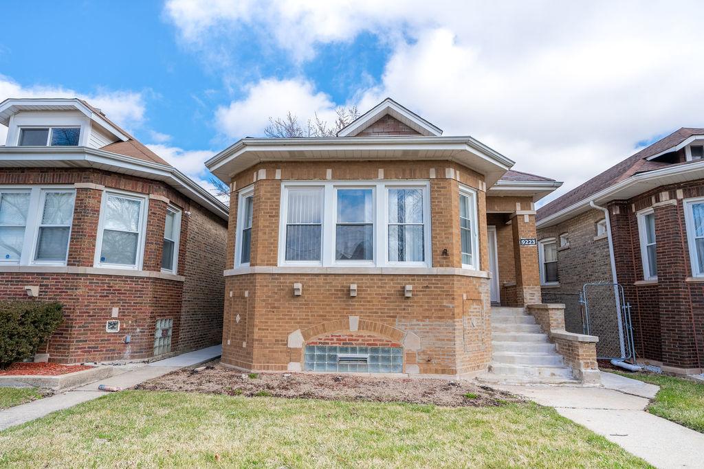 9223 S May St., Chicago, IL 60620