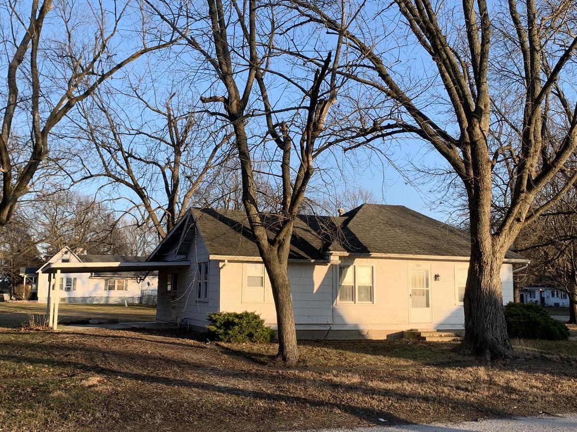 209 S Poplar St., Piper City, IL 60959