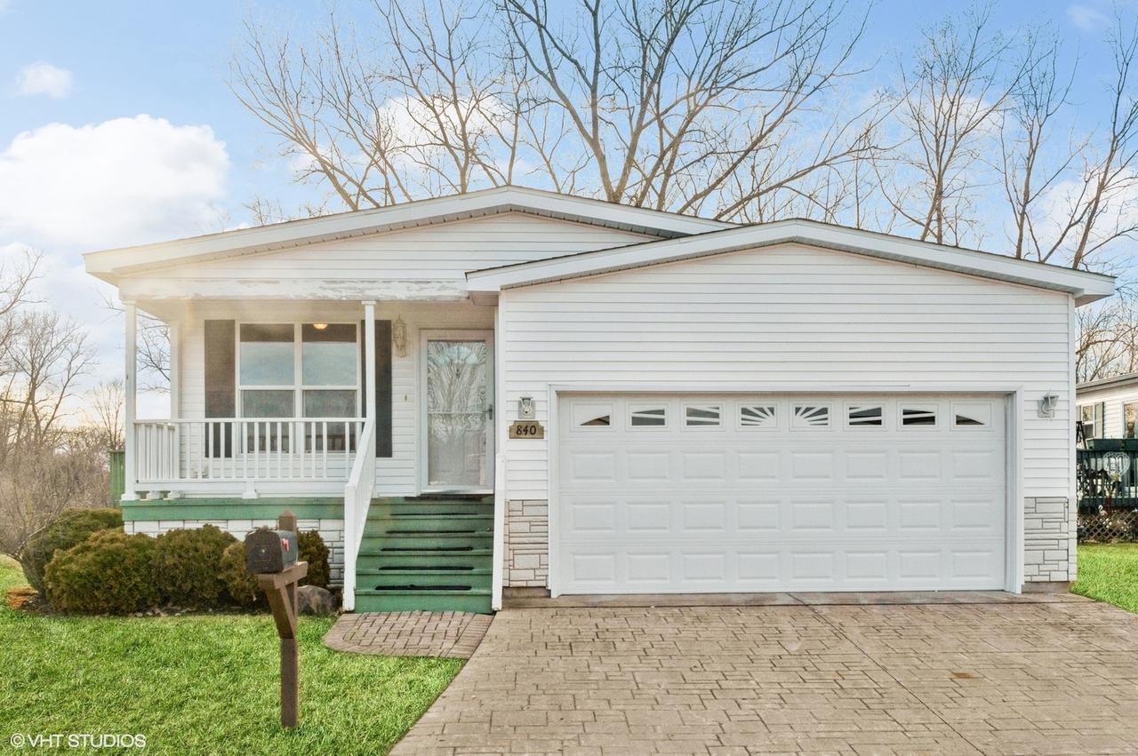 840 Evergreen Ln., Park City, IL 60085