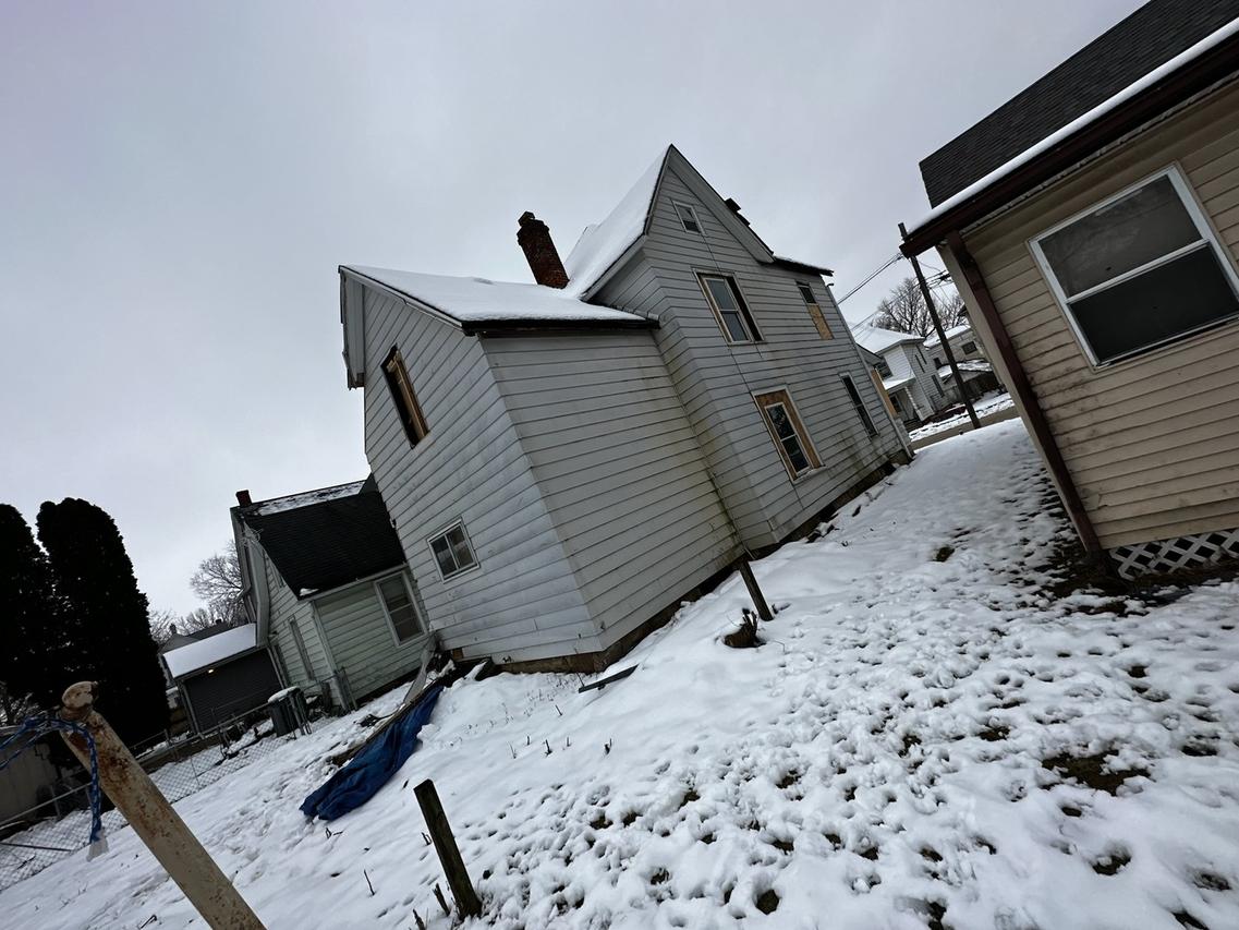 833 S Liberty Ave., Freeport, IL 61032