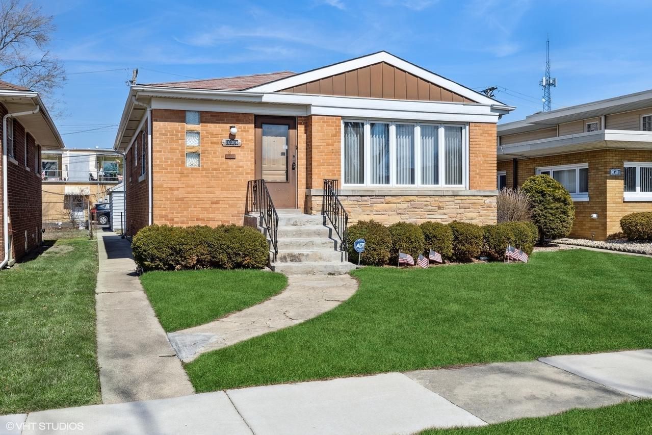 10306 Pelham St., Westchester, IL 60154
