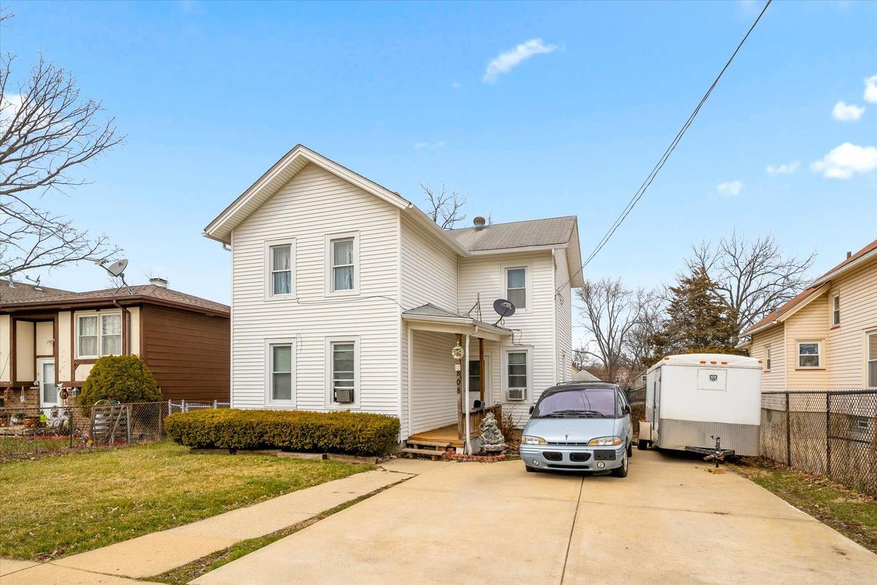 808 Spring St., Aurora, IL 60505