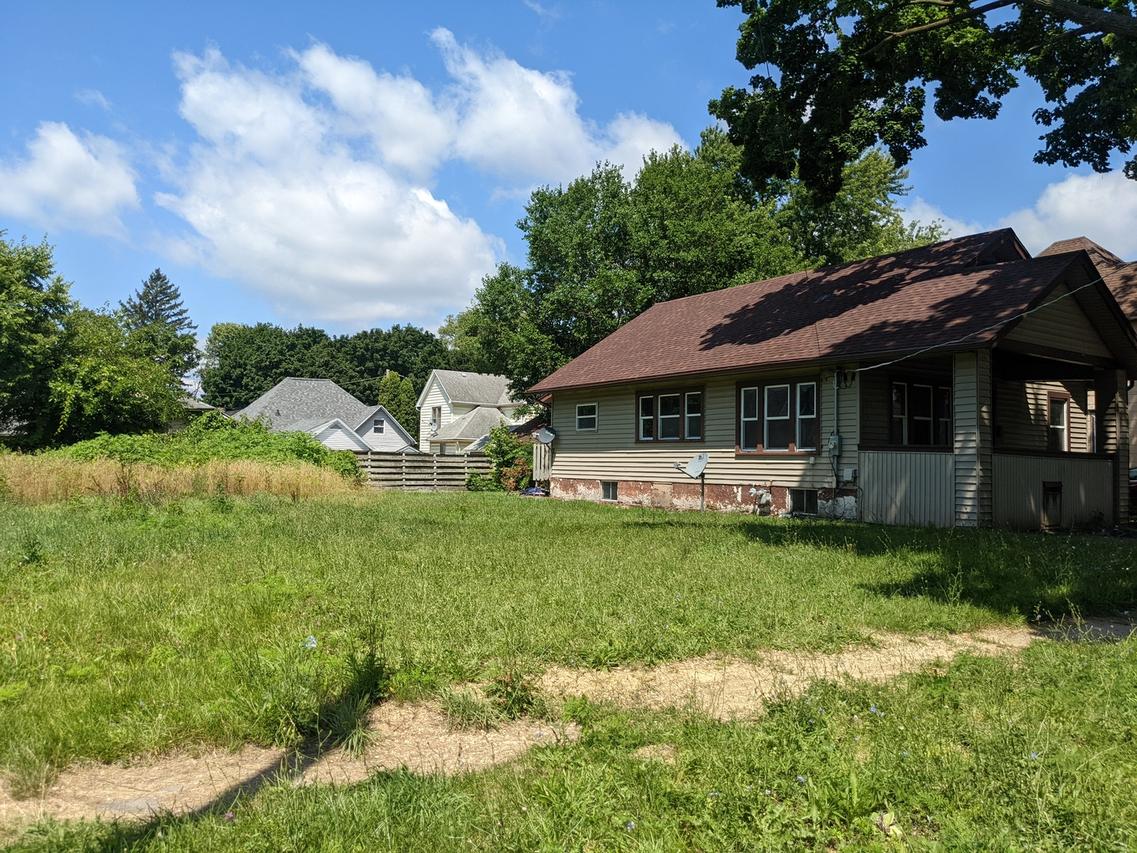 816 S Benton Ave., Freeport, IL 61032