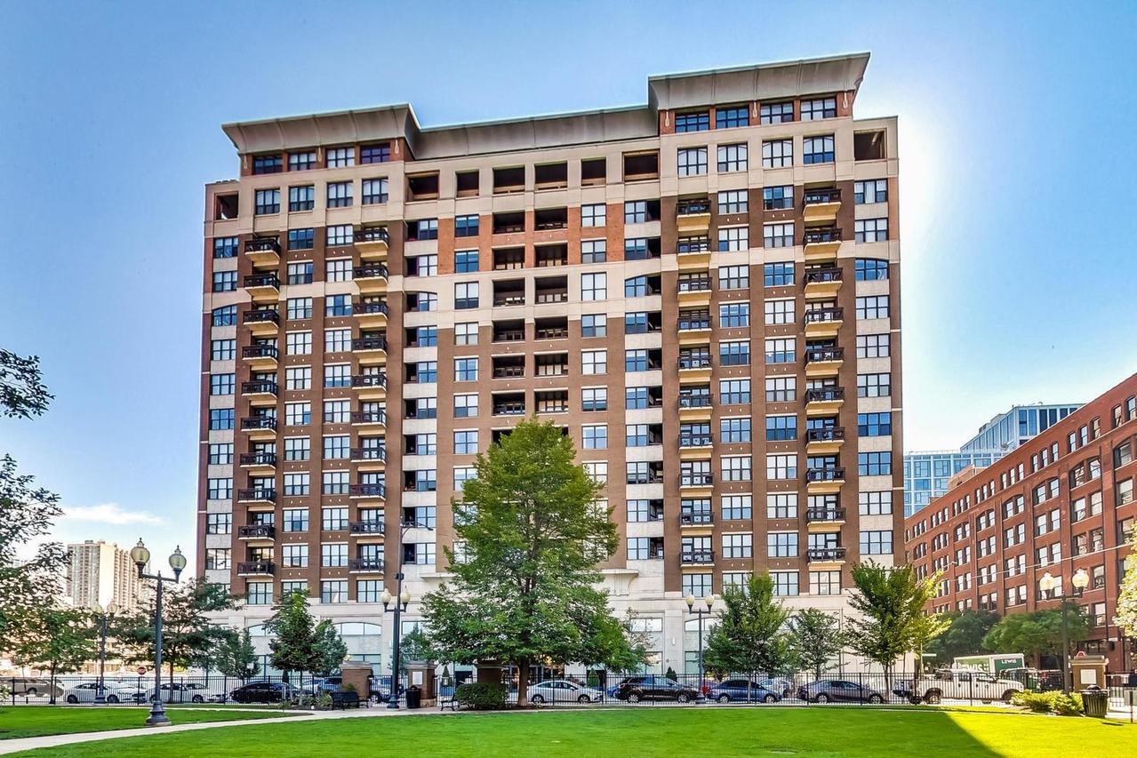 849 N Franklin St. #613, Chicago, IL 60611