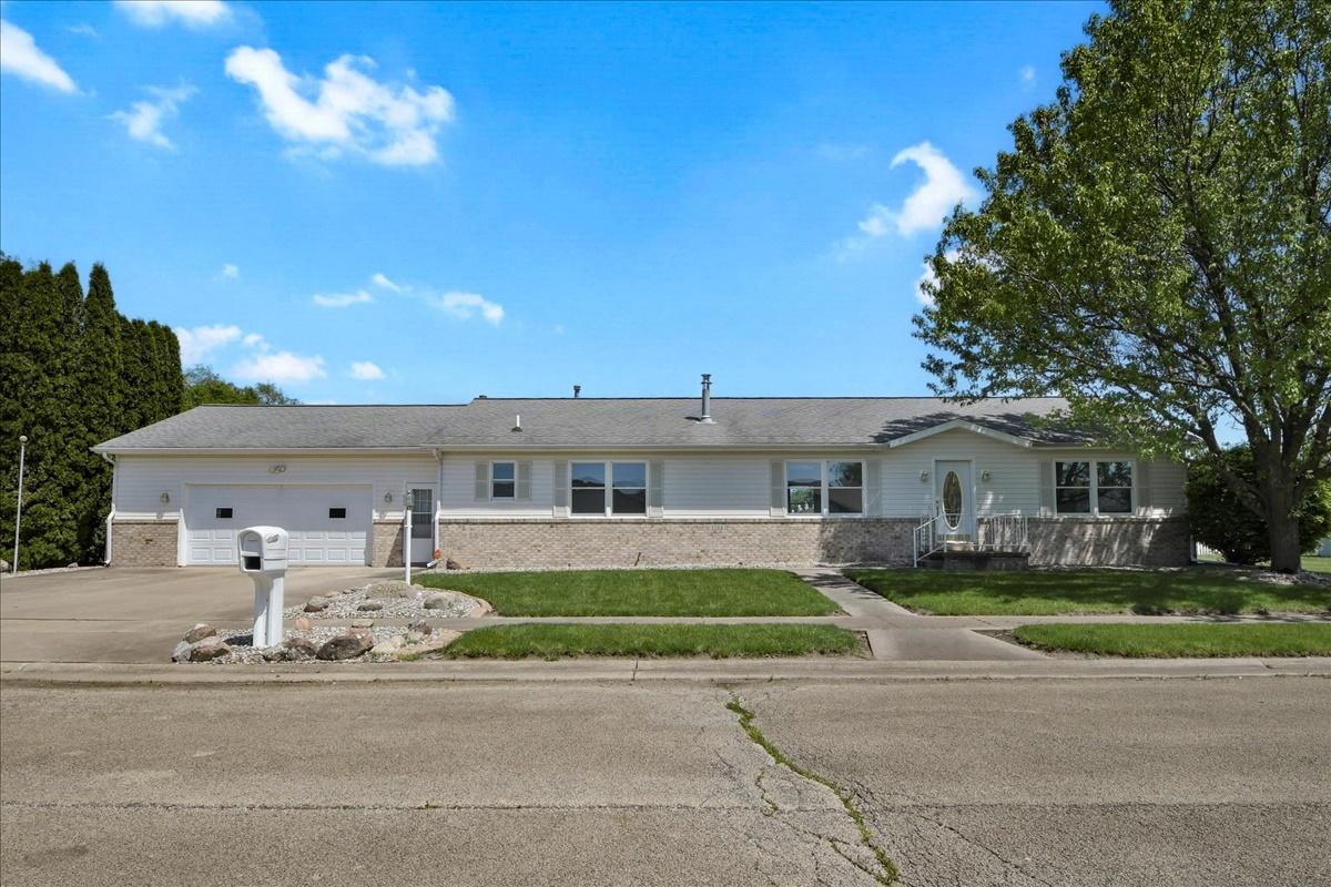 1208 Lancaster Dr., Rantoul, IL 61866