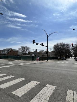5351 W Addison St., Chicago, IL 60641