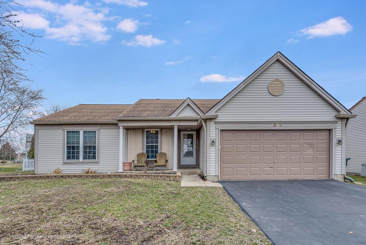 1085 Baybrook Ln., Carol Stream, IL 60188