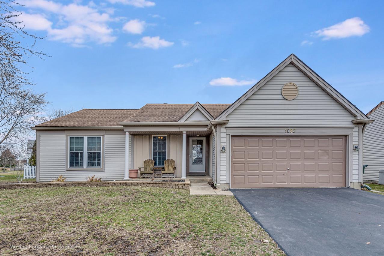 1085 Baybrook Ln., Carol Stream, IL 60188