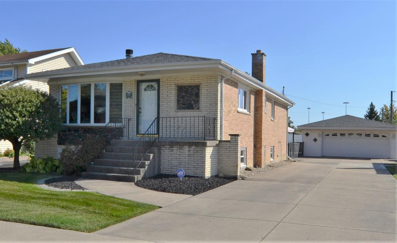 6647 W 92nd St., Oak Lawn, IL 60453