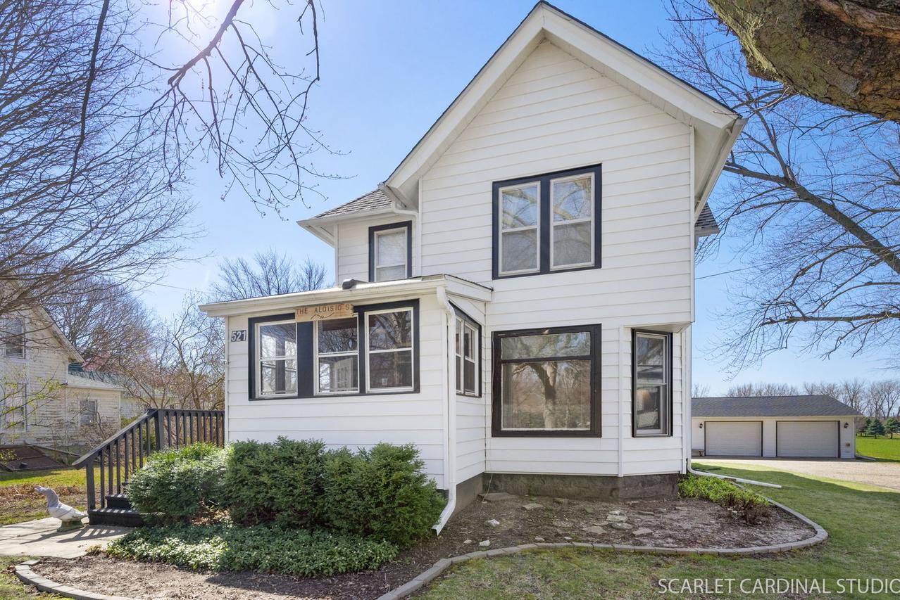 521 Park Ave., Paw Paw, IL 61353