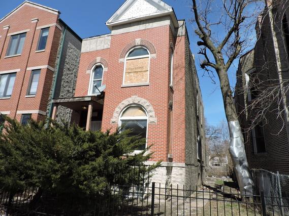 3216 W Walnut St., Chicago, IL 60624