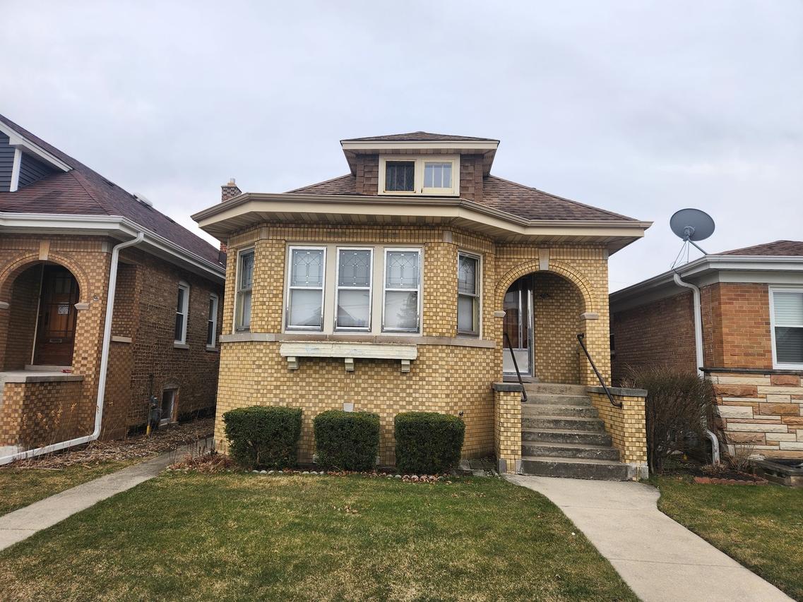 5831 W Gunnison St., Chicago, IL 60630