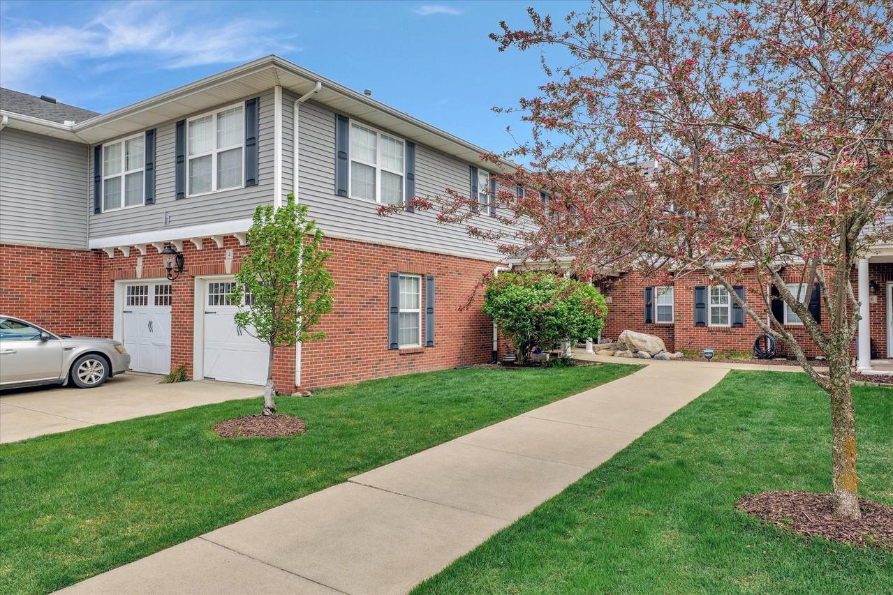 104 Essex Ln. #4, Savoy, IL 61874