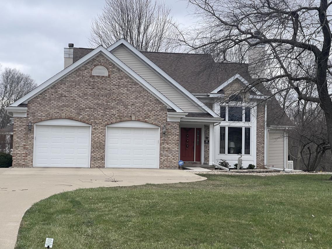 42 Oakridge Dr., Lasalle, IL 61301