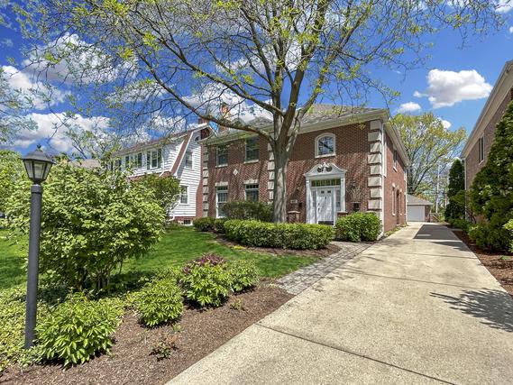 401 Wisner St., Park Ridge, IL 60068