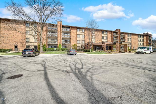 201 Lake Hinsdale Dr. #304, Willowbrook, IL 60527